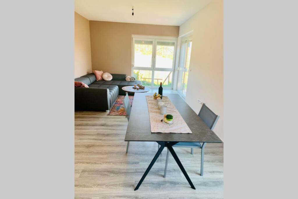 Gaestetraum Mit Wunderschoenem Ausblick Und Garten Apartment Muhldorf Bei Feldbach Luaran gambar